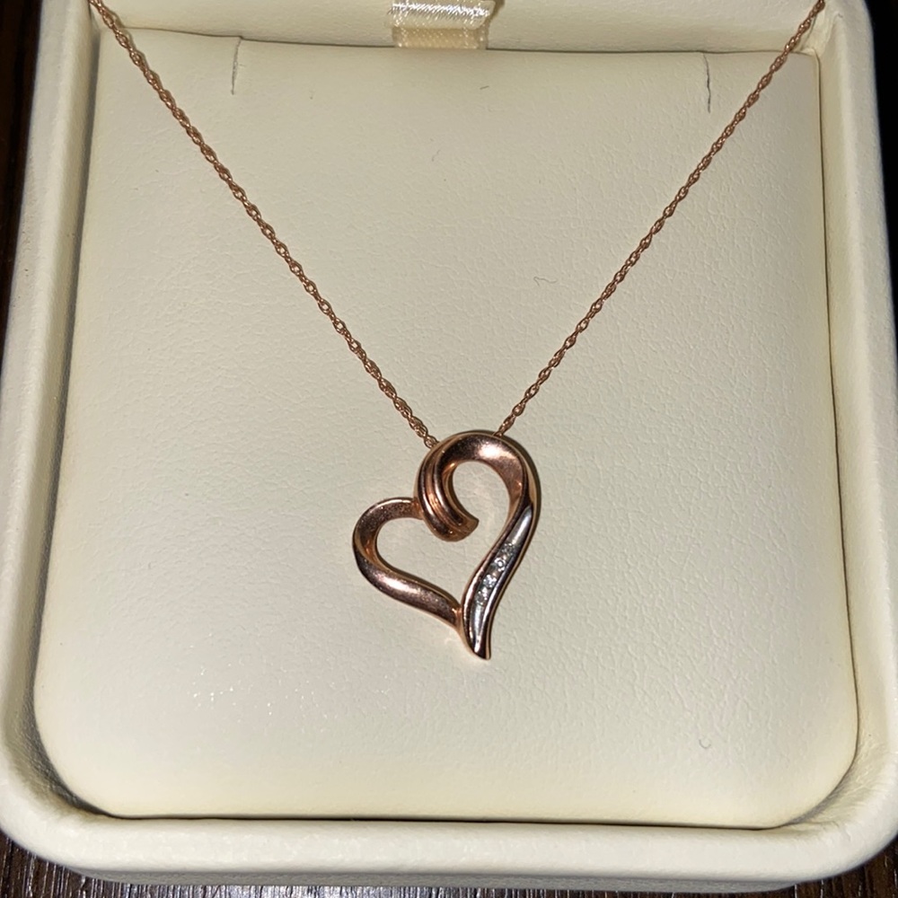 Jared necklace with diamonds, rose gold.